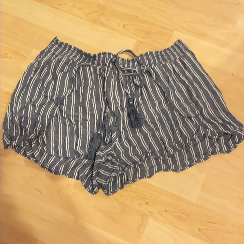 American Eagle Flowy shorts